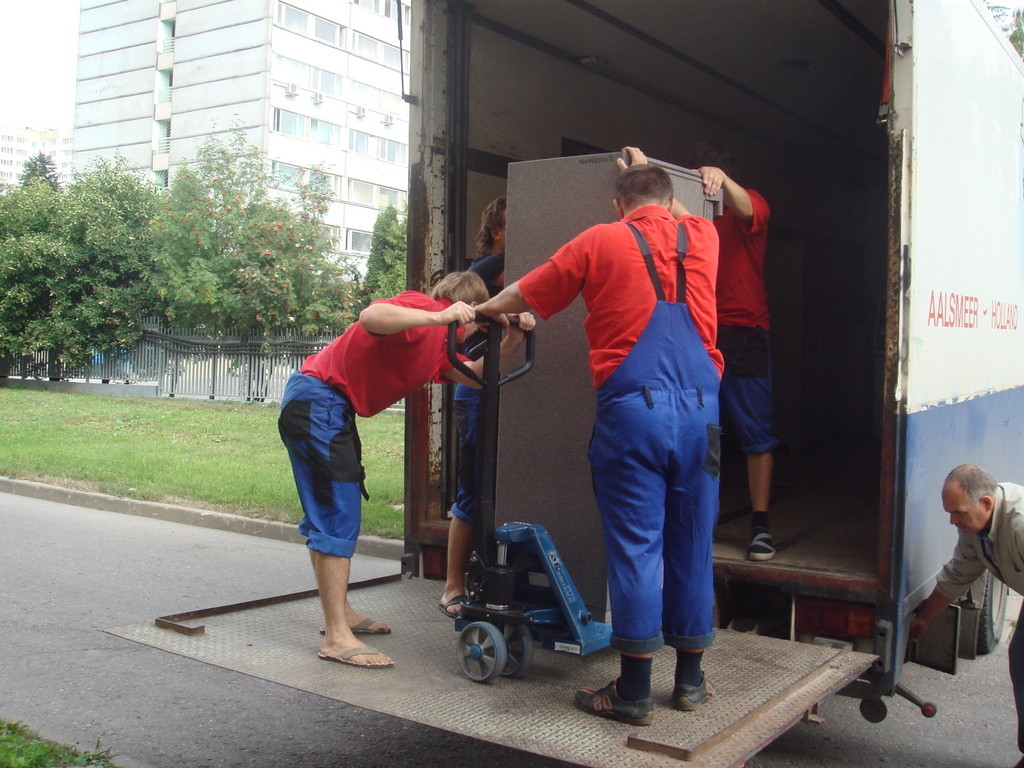 Dirbti krautuvu Maskvoje kasdien mokėjimo naktį